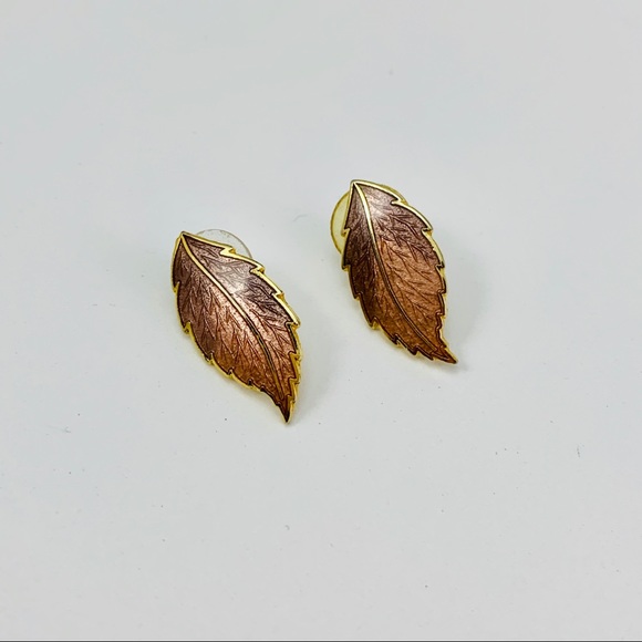 VINTAGE Leaf Studs - Picture 1 of 8